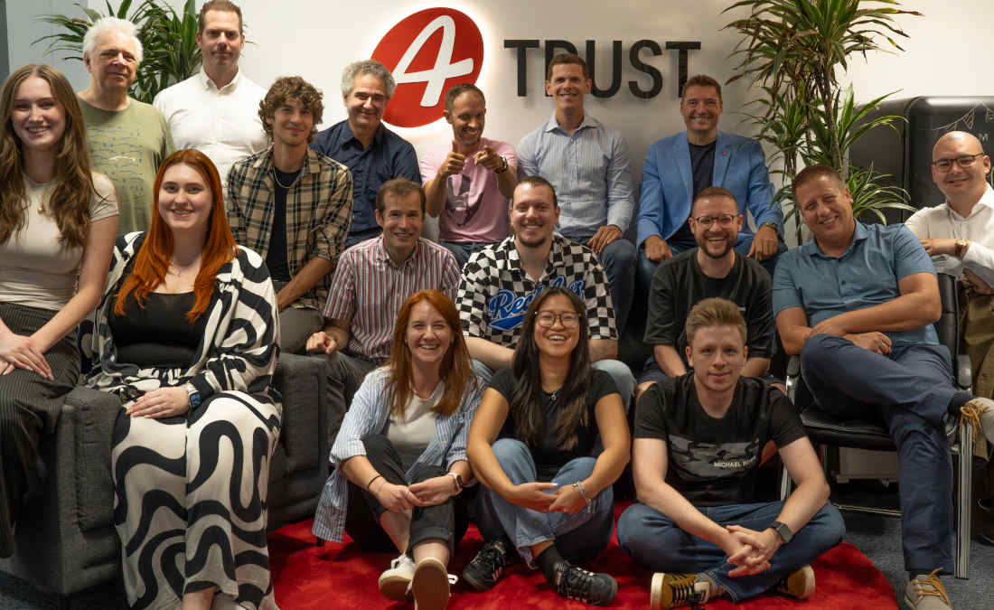 Beaming faces at the employee group photo in the foyer of A-Trust